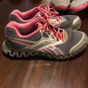 Reebok zigs gray and pink size 10